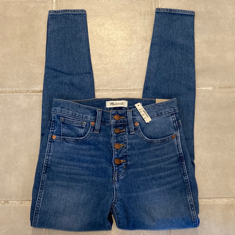 NWT, Madewell, Dewitt Wash, 10” High-Rise, Button Fly, Size 26.